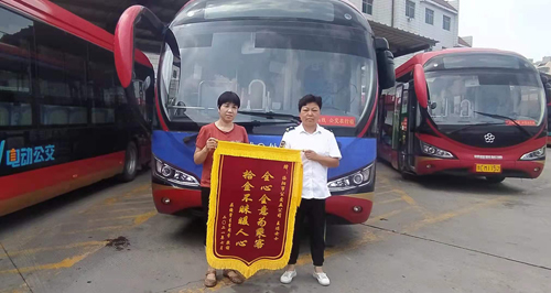 錦旗、感謝信里蘊含的濃濃真情