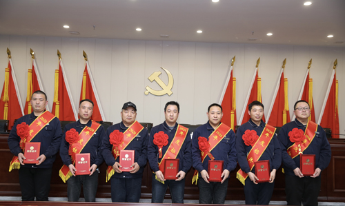 0202  標兵從左至右依次為 苗田、尤建鵬、劉德斌、褚聰偉、王占峰、解偉強、馬群藝.jpg